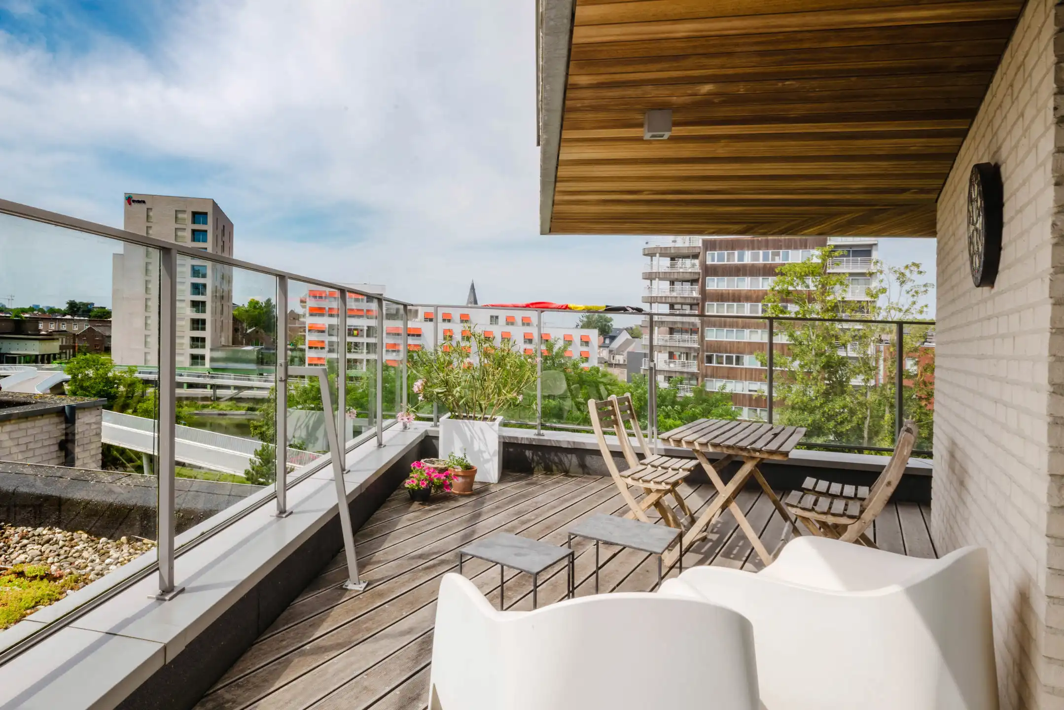 Dakappartement met één slaapkamer en ruim hoekterras te Gent foto 6