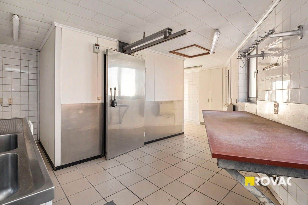 Zeer ruime woning met handelsmogelijkheden foto 24