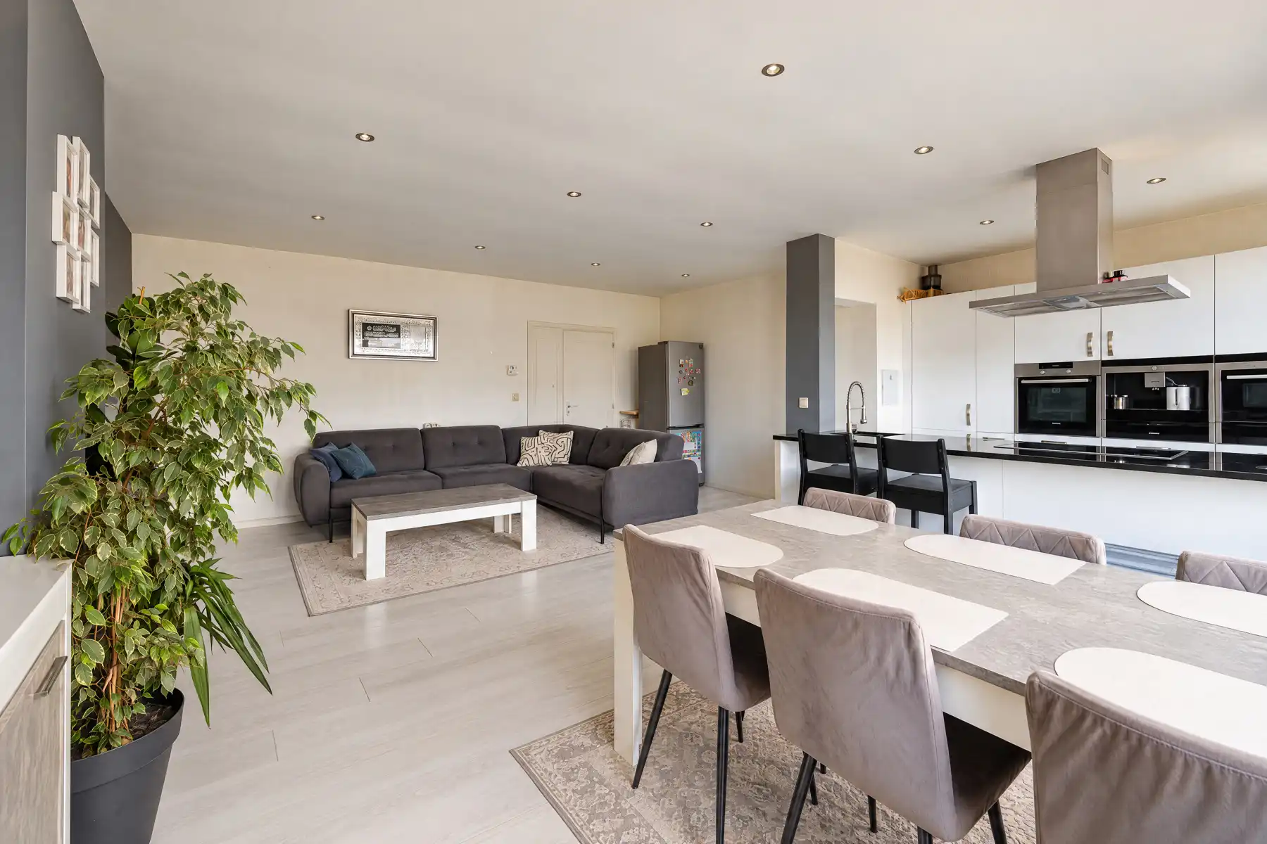 MOOI APPARTEMENT MET 2 SLAAPKAMERS EN TERRAS TE WILRIJK foto 4