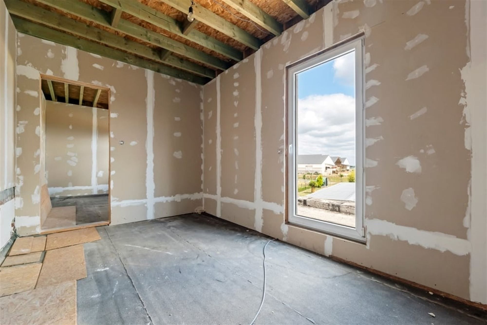 RUIME GEZINSWONIG MET VEEL POTENTIEEL EN EEN RUIME GARAGE IN SINT-TRUIDEN  foto 25
