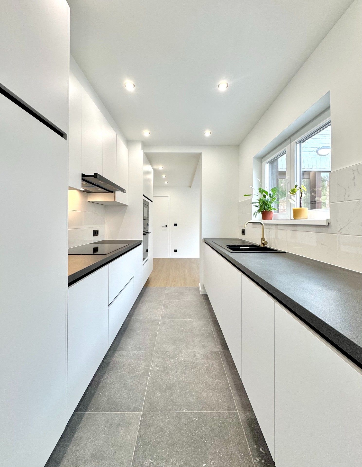 TIJDLOOS GERENOVEERDE HALFOPEN WONING OP 370 m² foto 23