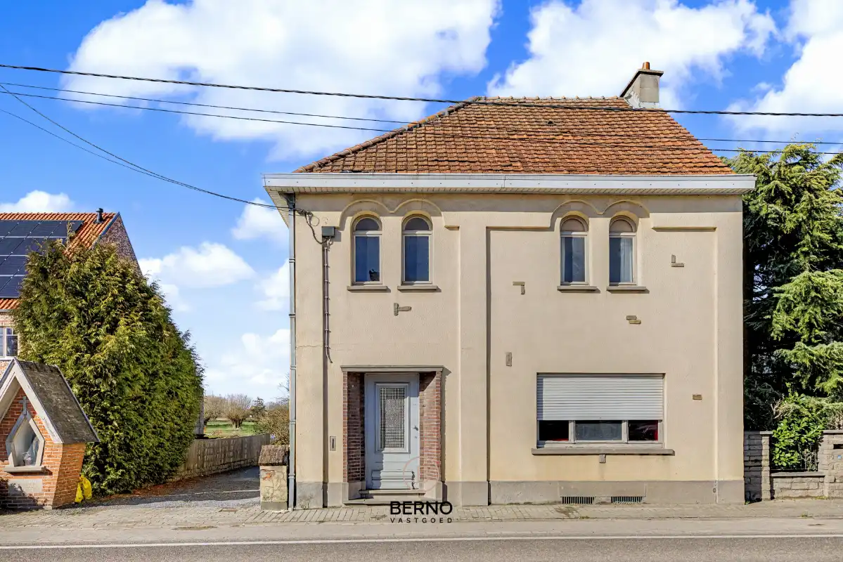 Te renoveren gezinswoning met uitgestrekte tuin en opslagplaats. foto 26