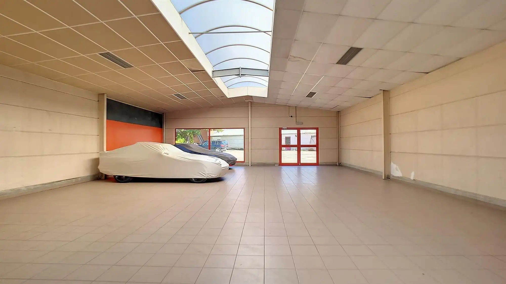 Veelzijdig bedrijfspand met toonzaal en atelier te huur in Heist-op-den-Berg foto 4