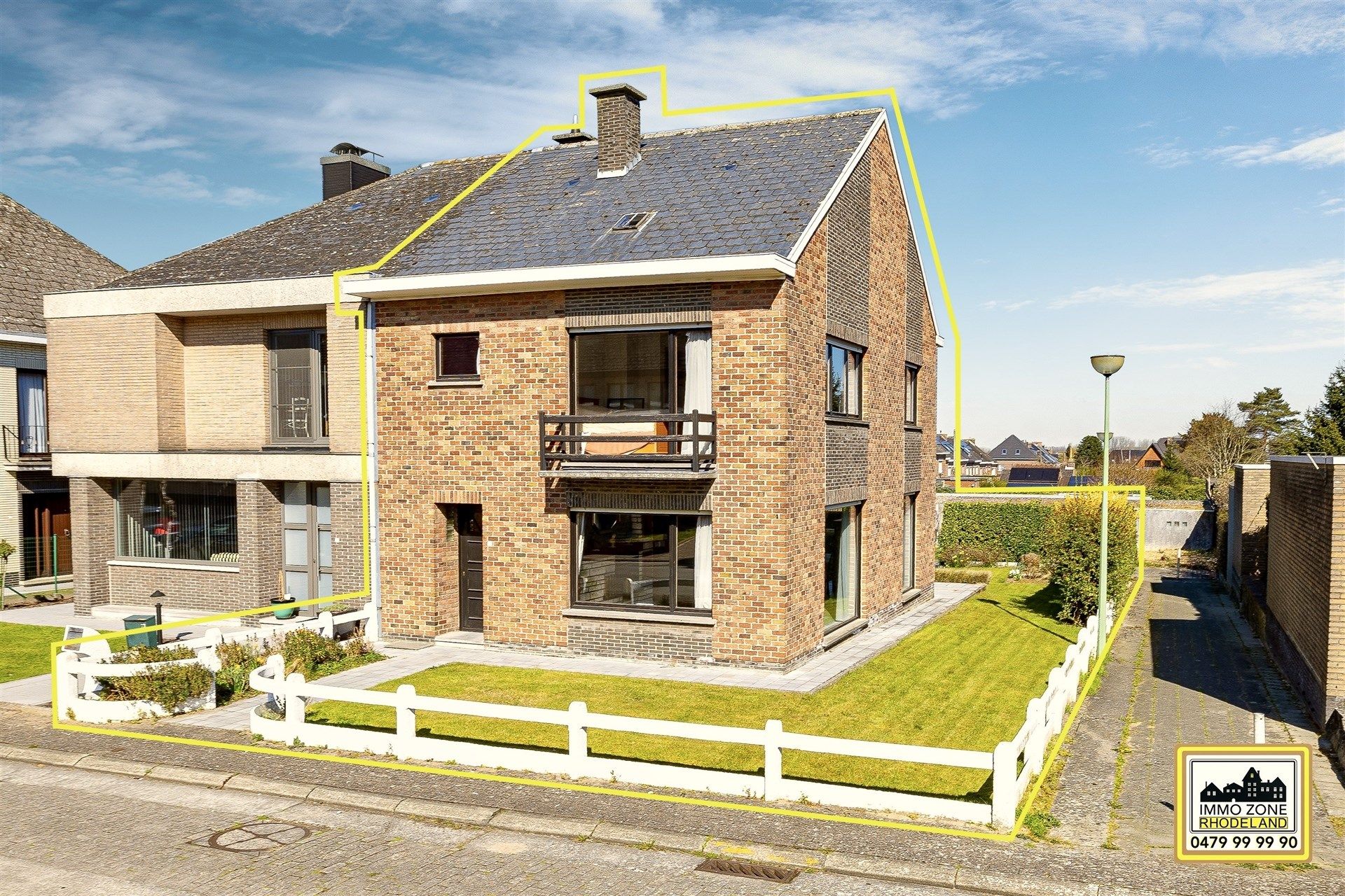 Hoofdfoto van de publicatie: Uitstekend gelegen halfopen woning met 3 slpks, garage, tuin