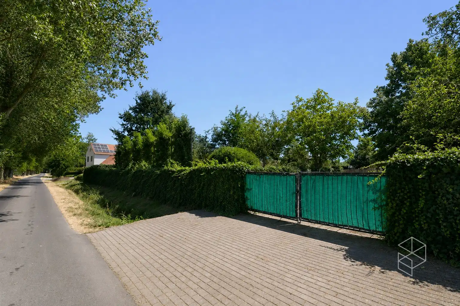 Landhuis met zwembad, bijgebouw en weide op 10&nbsp;570 m² foto 8