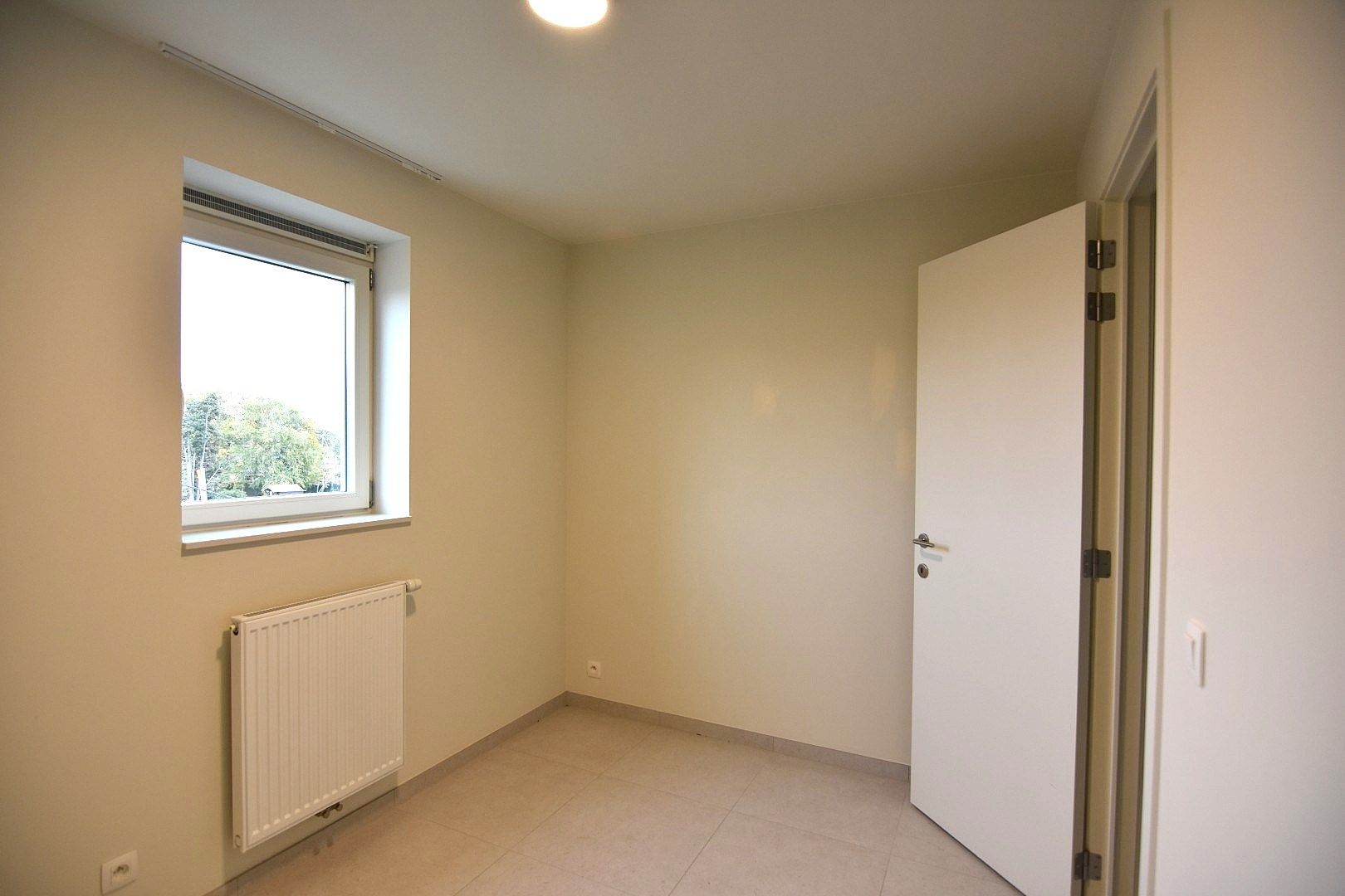 Lichtrijk 2-slpk appartement met privé parking nabij Rumbeke foto 16