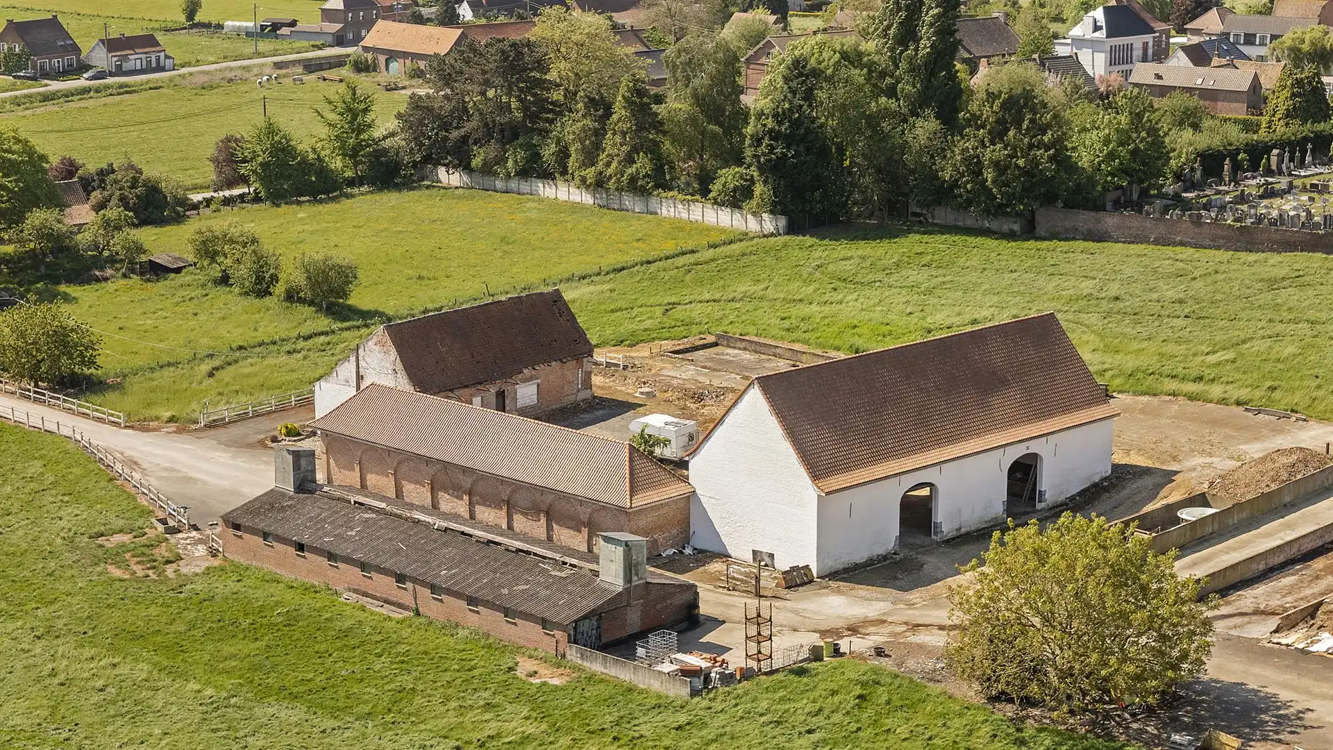 Authentieke vierkantshoeve op 8.064 m², ENORM VEEL POTENTIEEL! foto 3