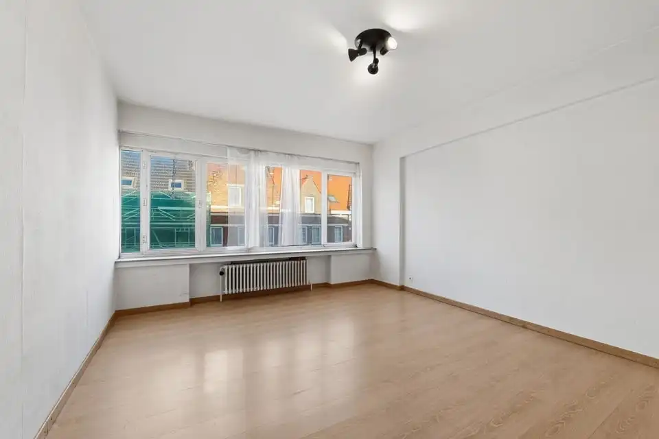 LICHTRIJK APPARTEMENT MET 2 SLKS IN HET CENTRUM VAN SINT-TRUIDEN foto 15