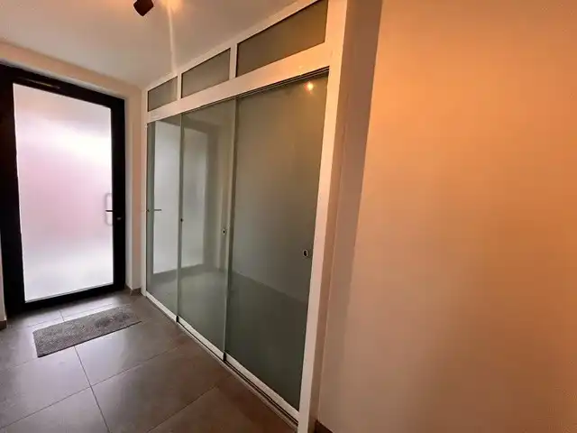 Prachtig  hoek-appartement op de tweede verdieping met 2 slaapkamers in hartje Bilzen foto 6