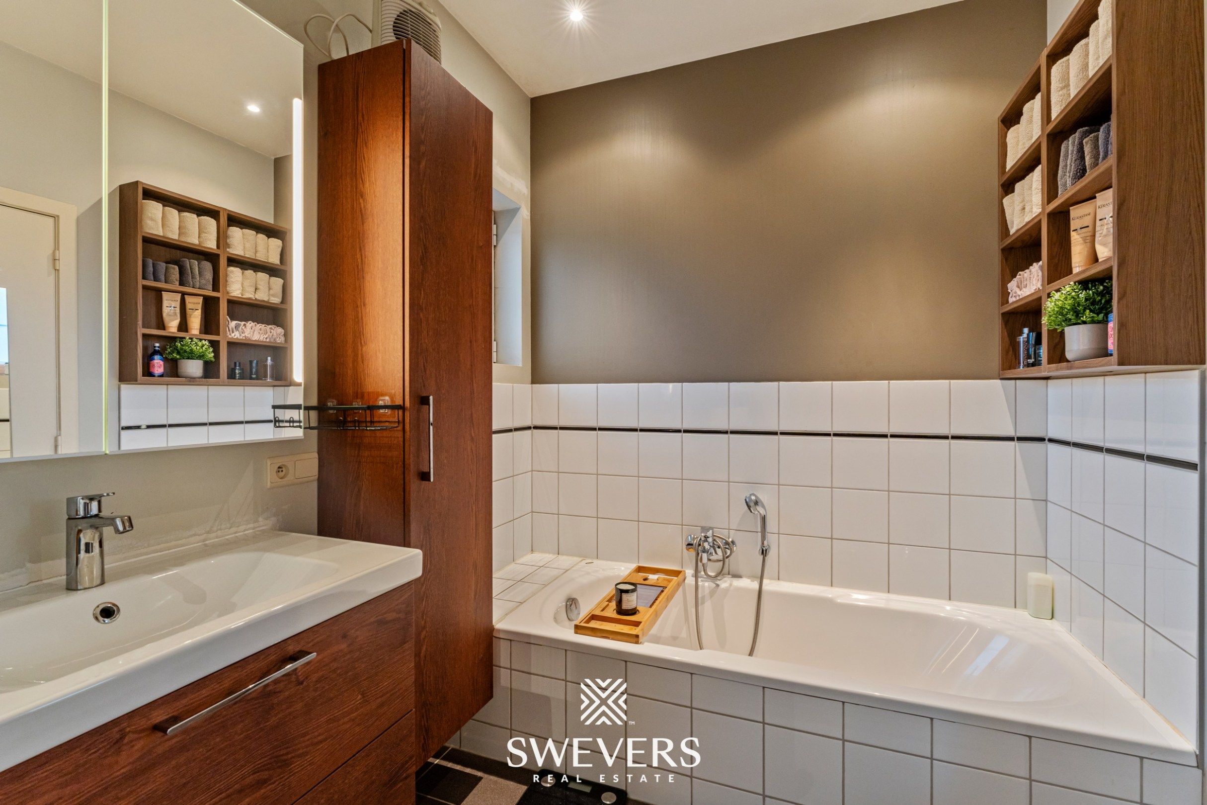 Instapklare ruime woning met praktijkruimte in residentiële buurt van Hasselt foto 20