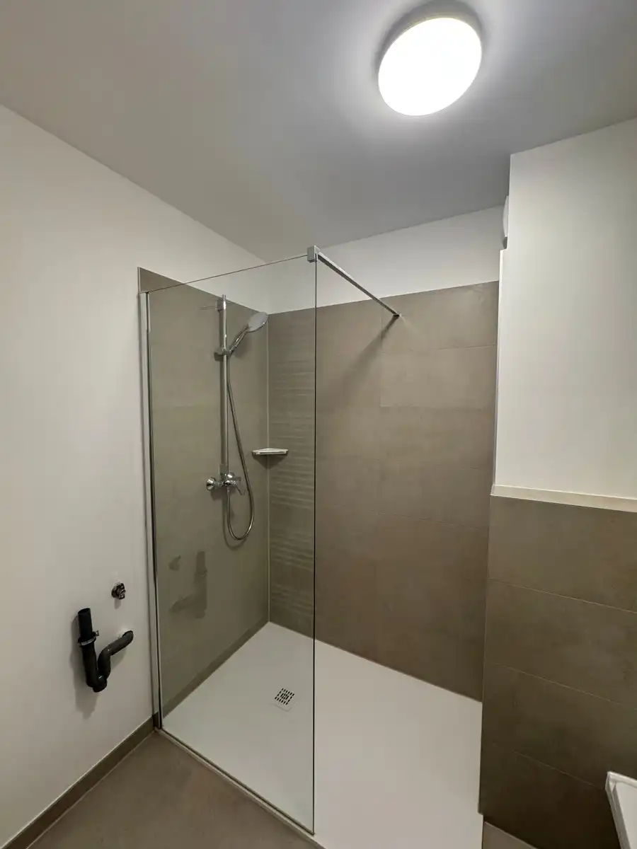 Vernieuwd appartement met 1 slaapkamer en terras foto 5