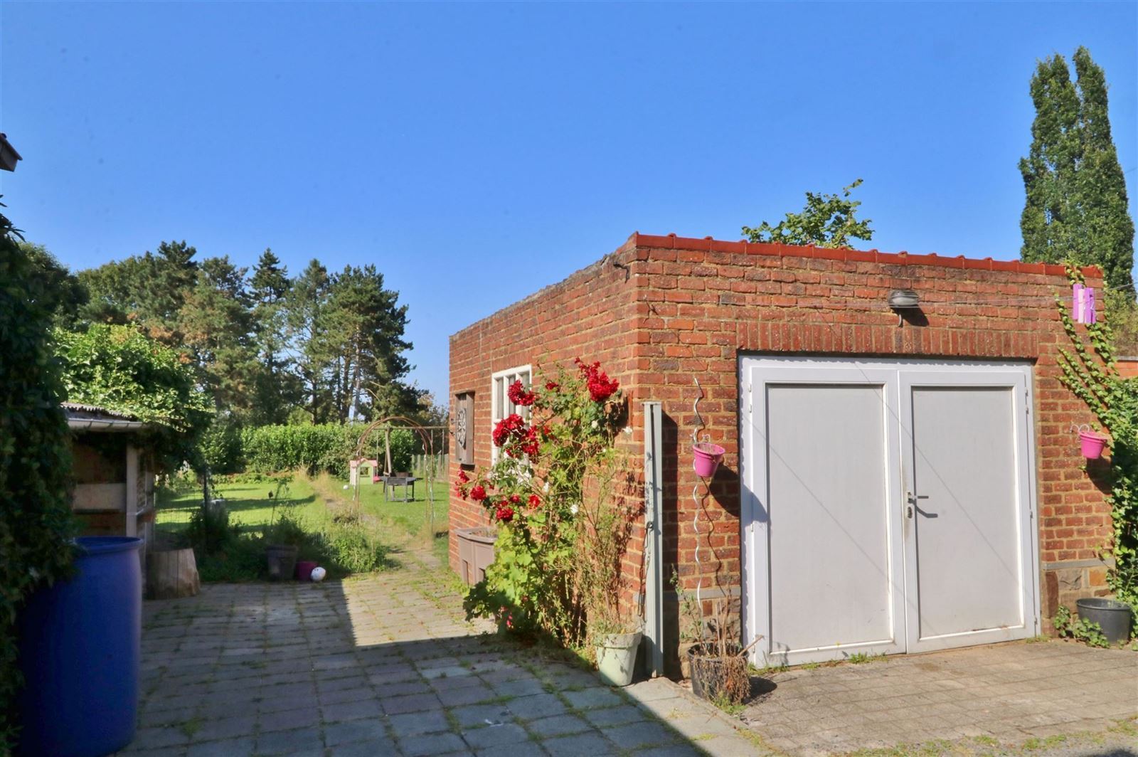 Woning met 3 slaapkamers en grote tuin foto 4