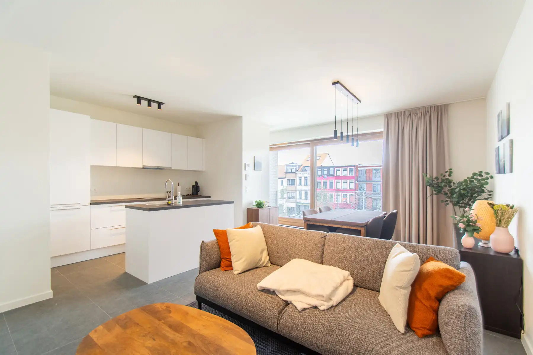 Prachtig gemeubeld 2- kamer appartement met groot terras foto 2
