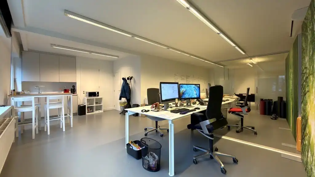 Lichtrijk kantoor te huur aan de Leien in Antwerpen foto 4