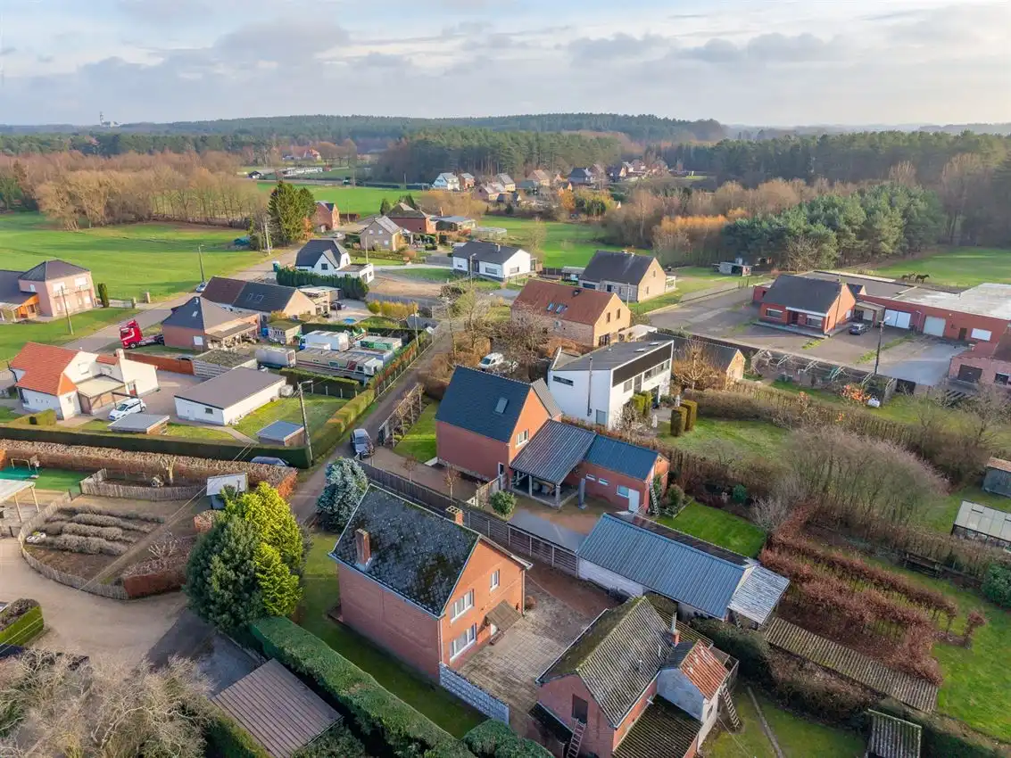 Vrijstaande woning met 3slk in verkeersluwe straat foto 33