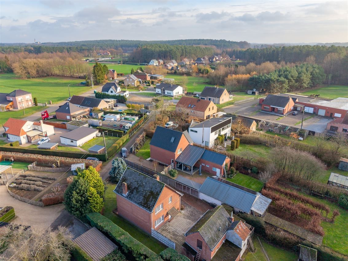 Vrijstaande woning met 3slk in verkeersluwe straat foto 33