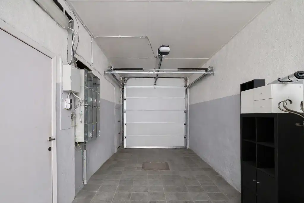Opbrengsteigendom met magazijn en twee appartementen nabij Gent foto 16
