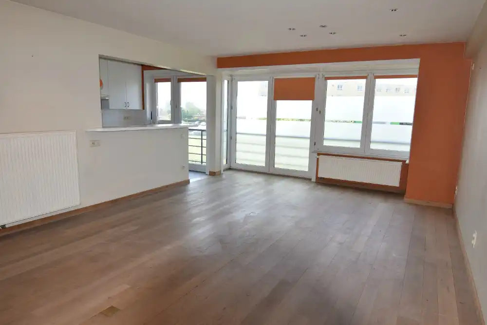 Appartement met twee slaapkamers een grote gesloten garagebox. In een rustige buurt doch niet zo ver van het centrum van Blankenberge. In een gebouw met lift. foto 4
