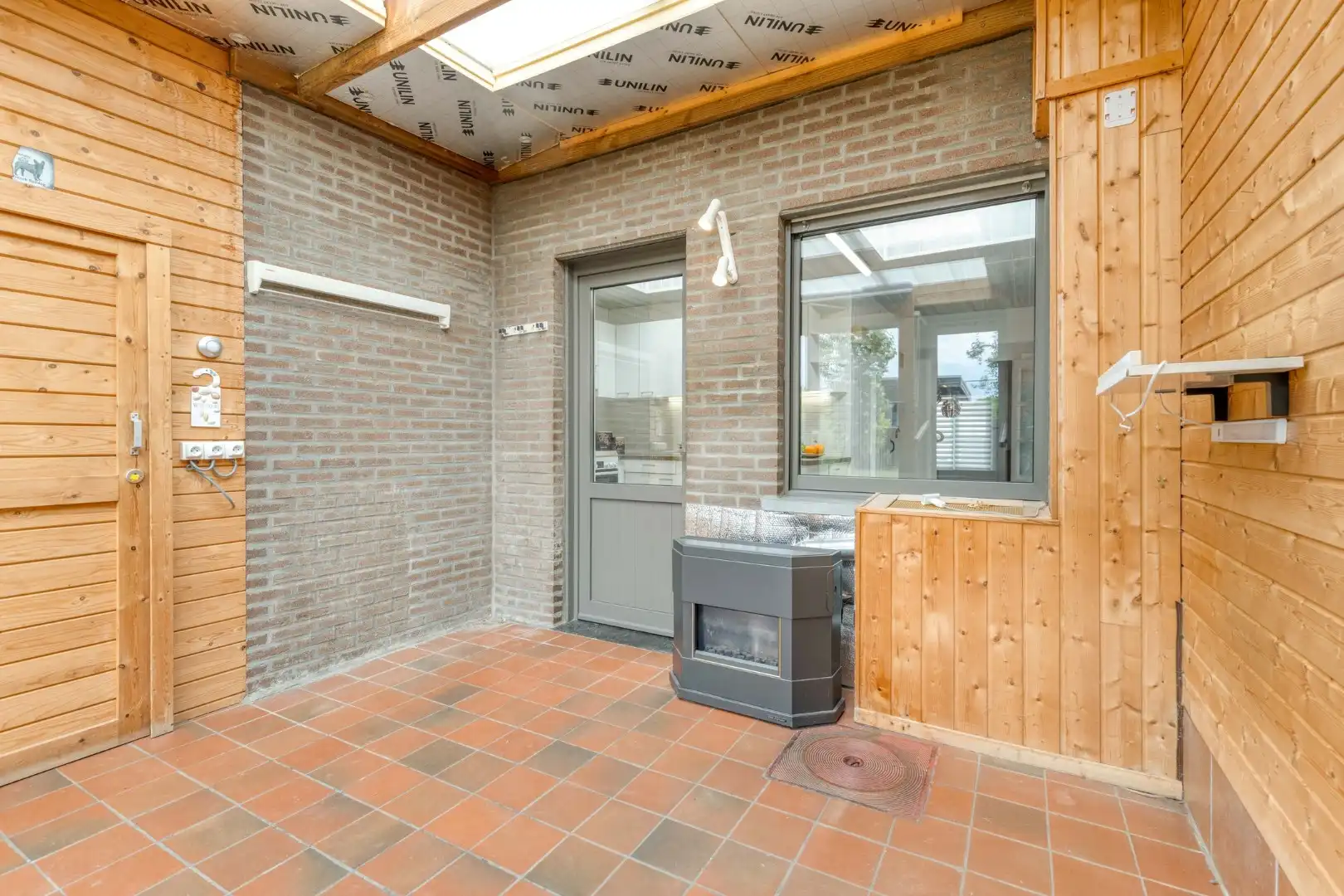 Gezellige rijwoning met grote garage, westgerichte tuin en unieke ligging in Lauwe! foto 10