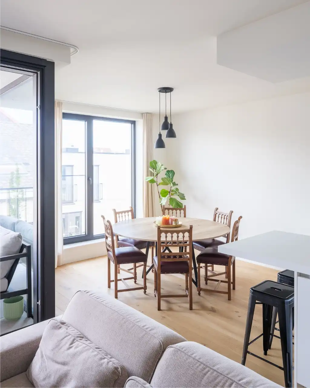 Lichtrijk appartement met twee volwaardige slaapkamers en zonneterras nabij het Baudelopark. foto 5