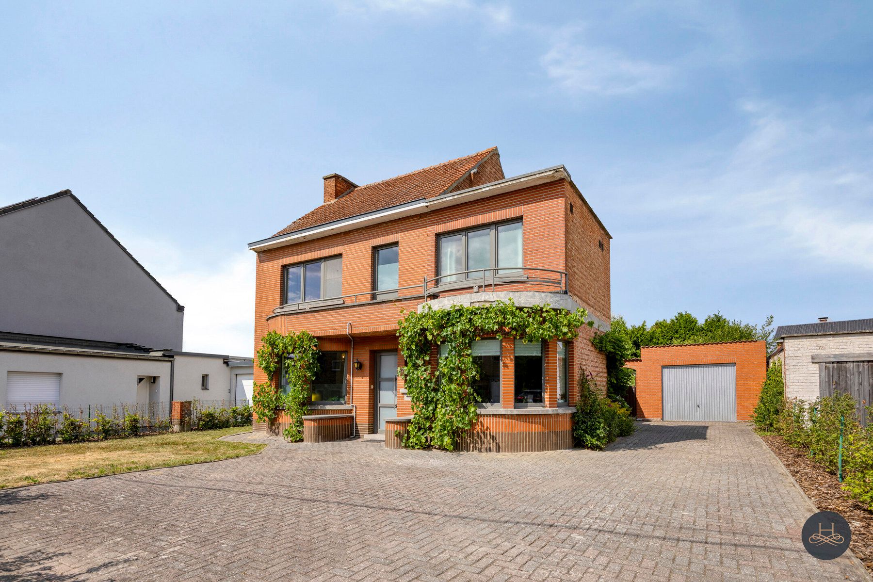 Hoofdfoto van de publicatie: Karaktervolle open bebouwing met leuke tuin en ruime garage