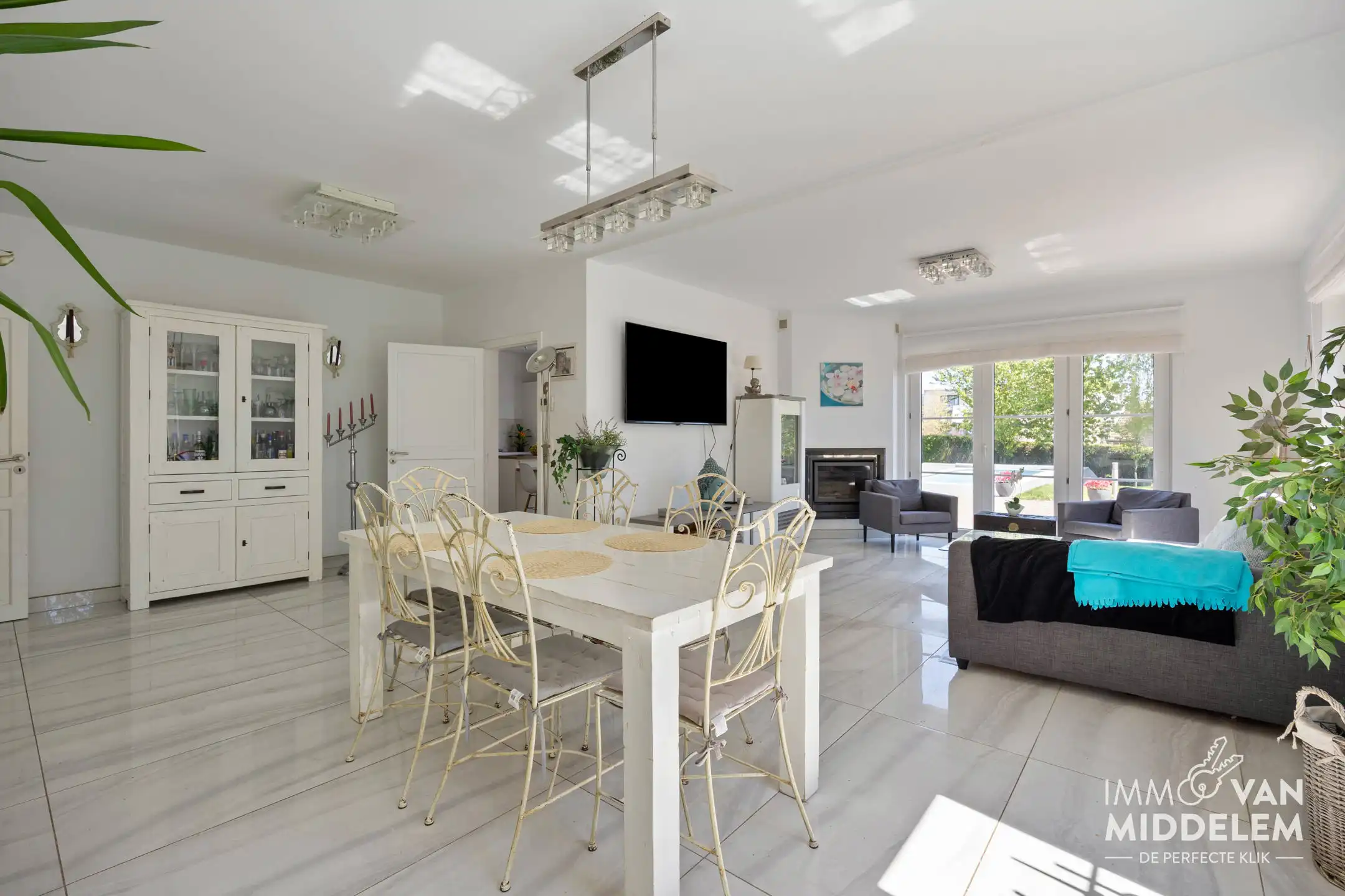 CHARMANTE VILLA MET ZWEMBAD EN VEELZIJDIG BIJGEBOUW foto 5