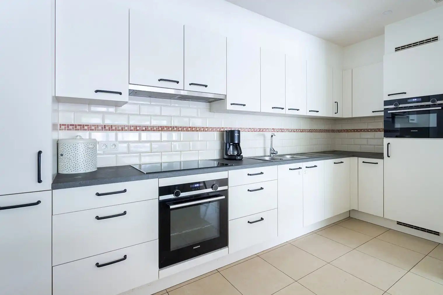 Uiterst ruim vierslaapkamer appartement tussen het Stadspark en de Theaterbuurt!  foto 11