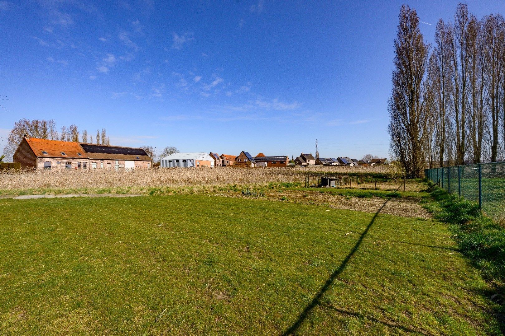 RUIM PERCEEL BOUWGROND VAN 1.281 m² TE HEULE (KORTRIJK) foto 3