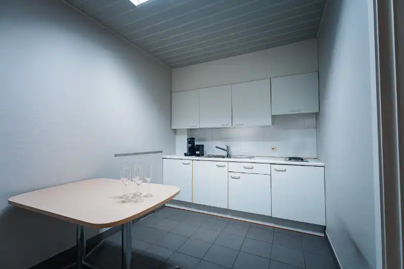 Ruim kantoor van 180 m2 met vlotte bereikbaarheid foto 15