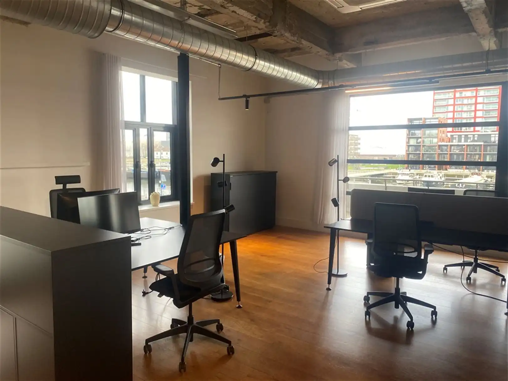 Loftkantoren op het gelijkvloers aan het water foto 7