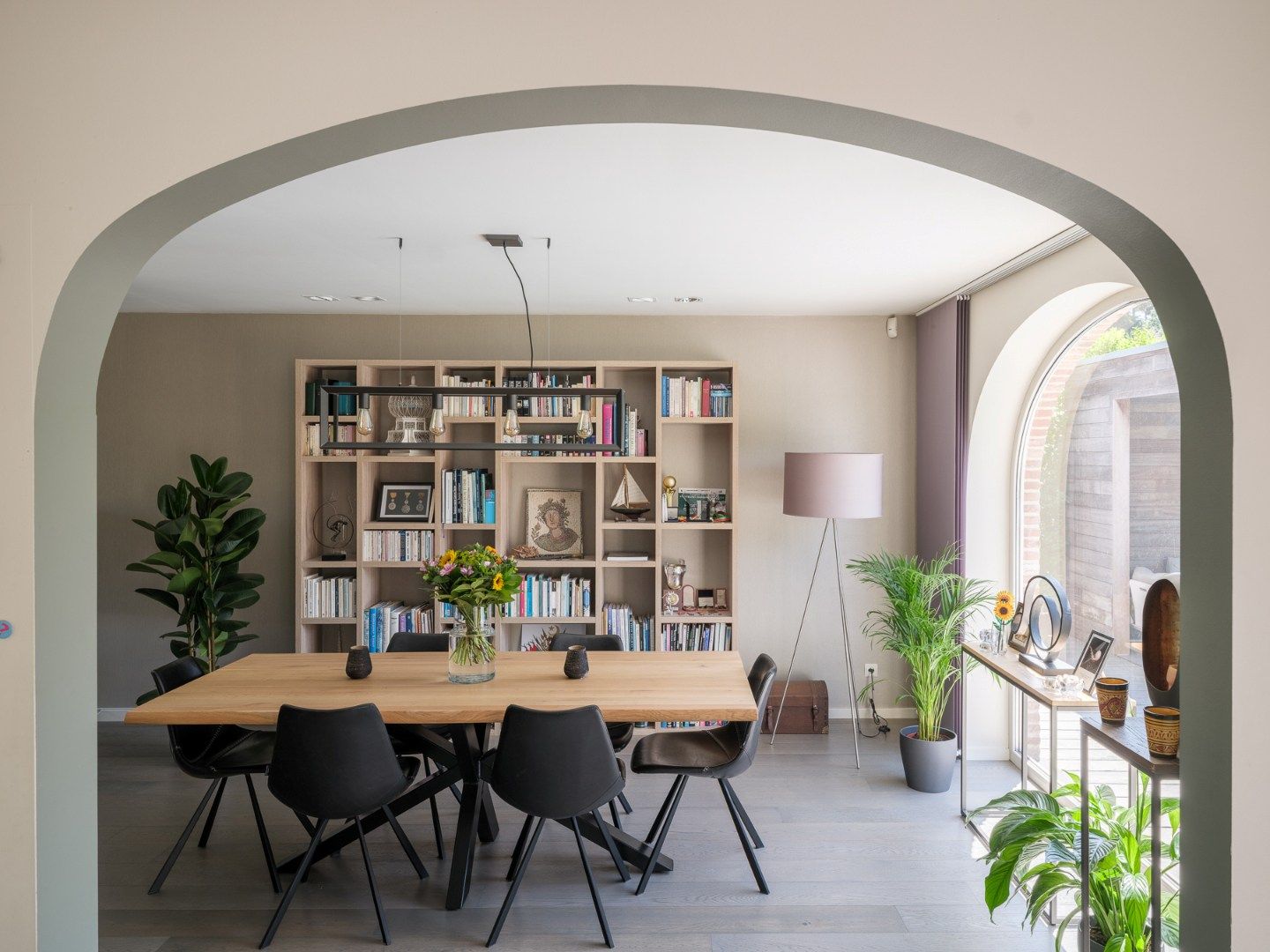Exclusief wonen in rust en comfort – instapklare villa met zwembad in doodlopende straat foto 12
