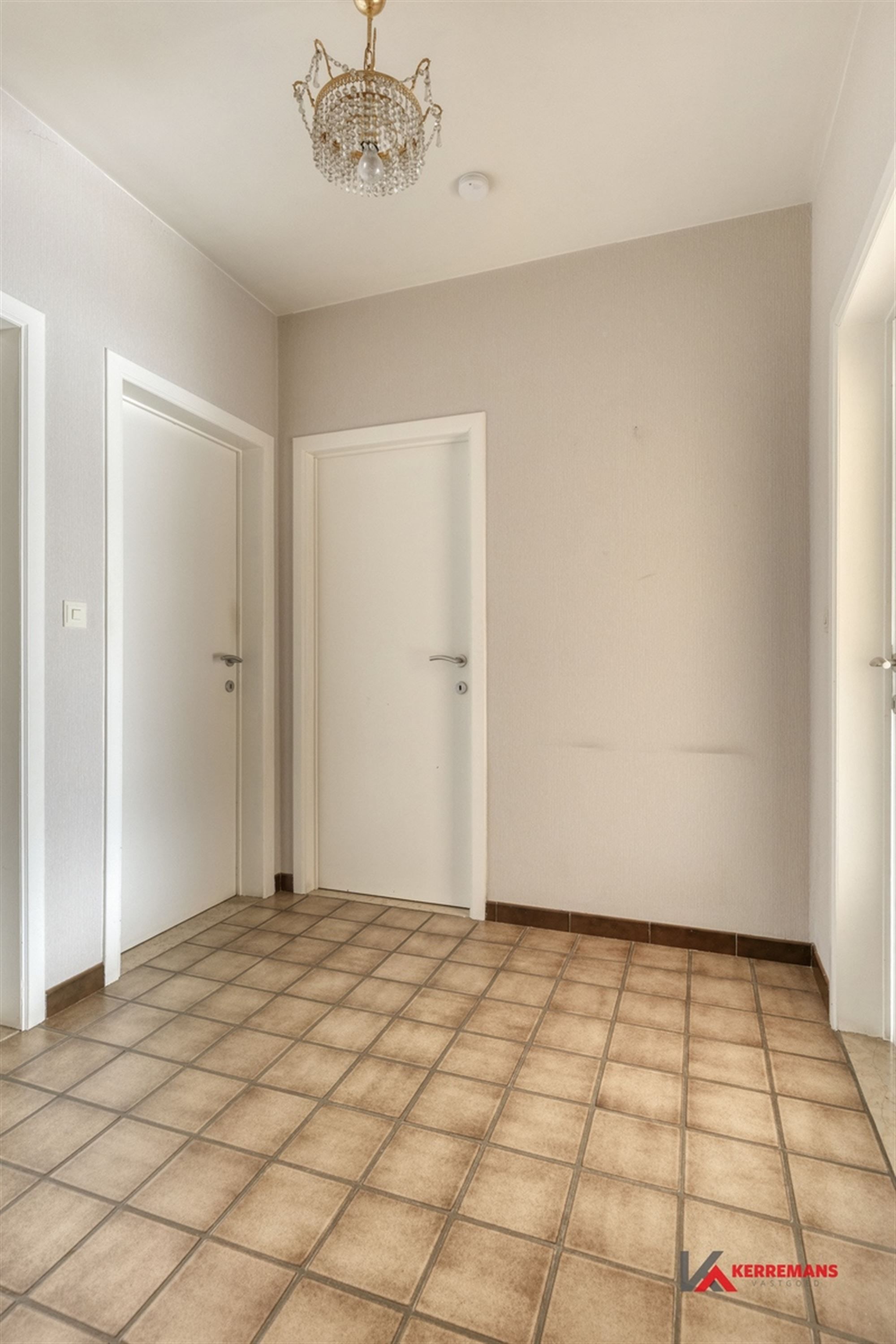 Appartement met 2 slaapkamers, terras en garage.  foto 4