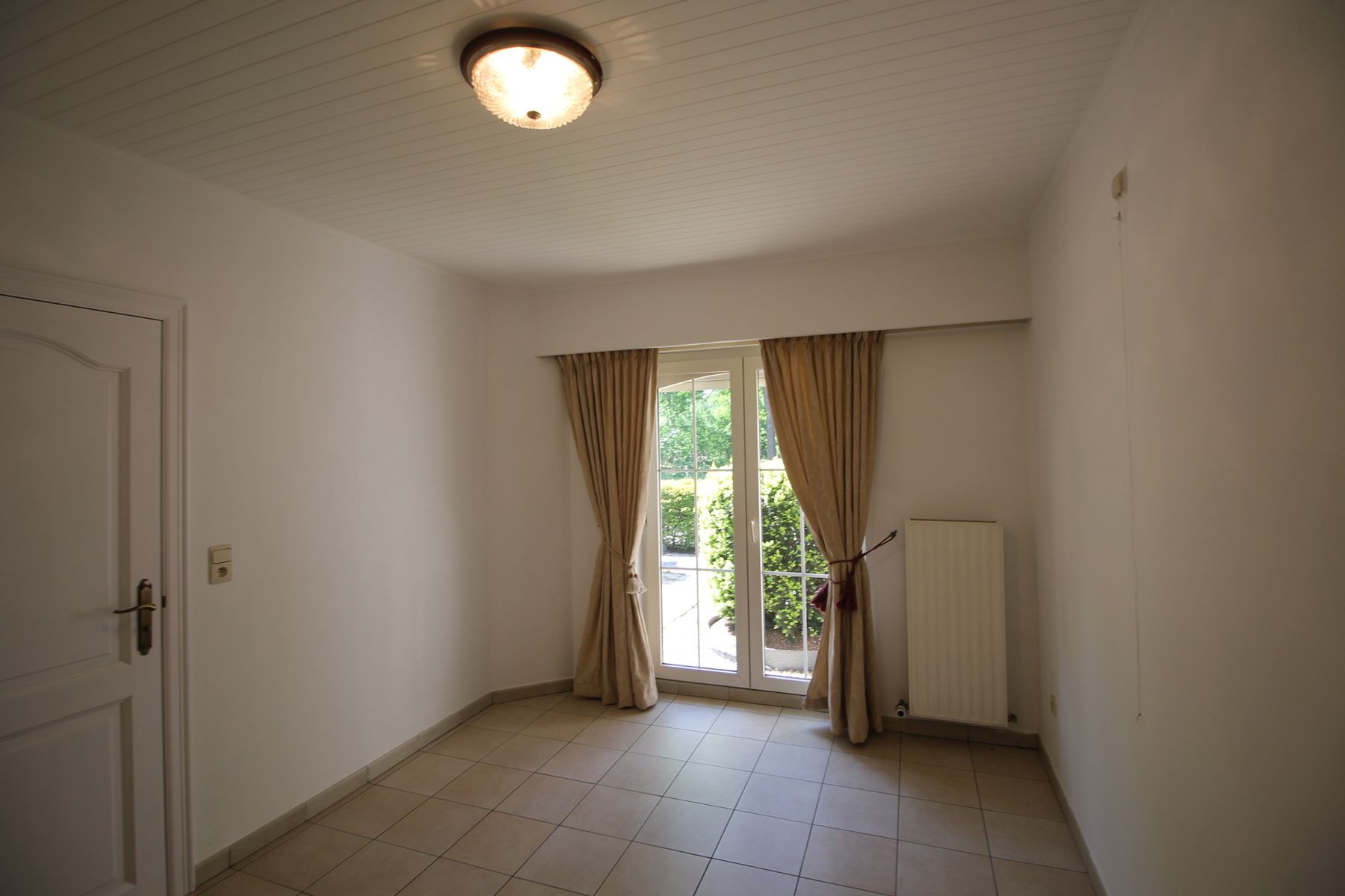 Energiezuinige laagbouwwoning met 3 slaapkamers en terras met tuin. foto 2