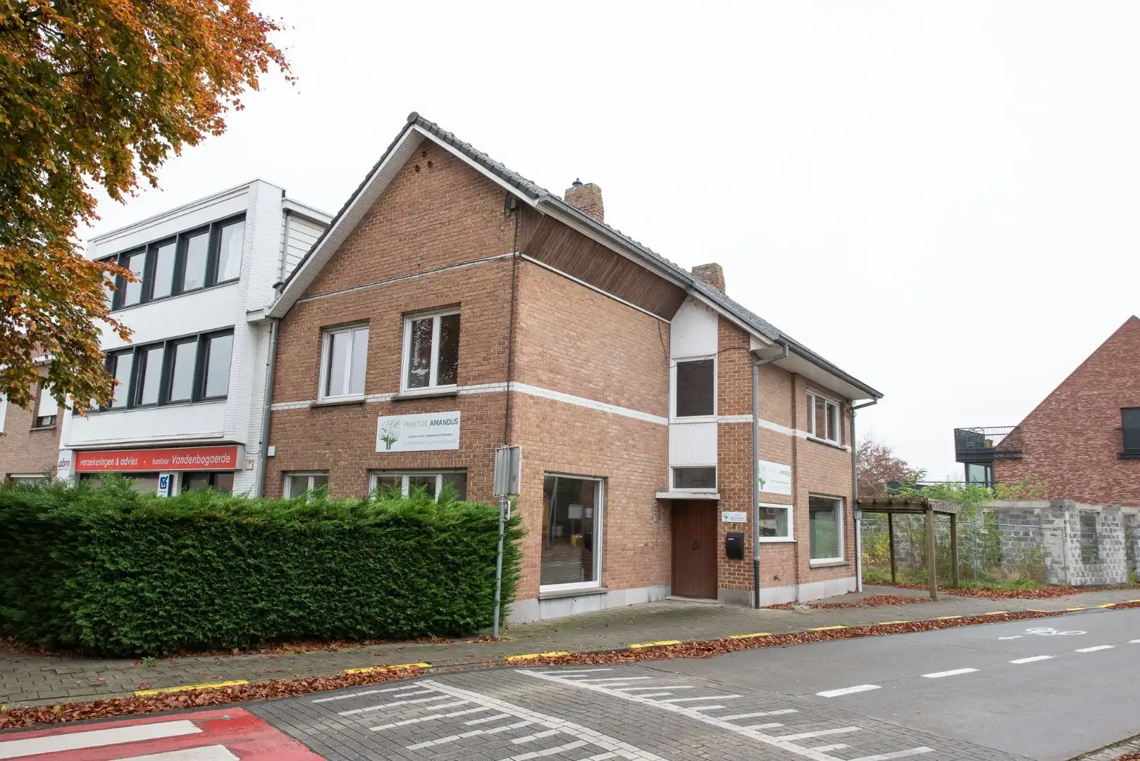 Ruime  en goed onderhouden woning met 3 slaapkamers op centrale ligging te Deerlijk. foto 16