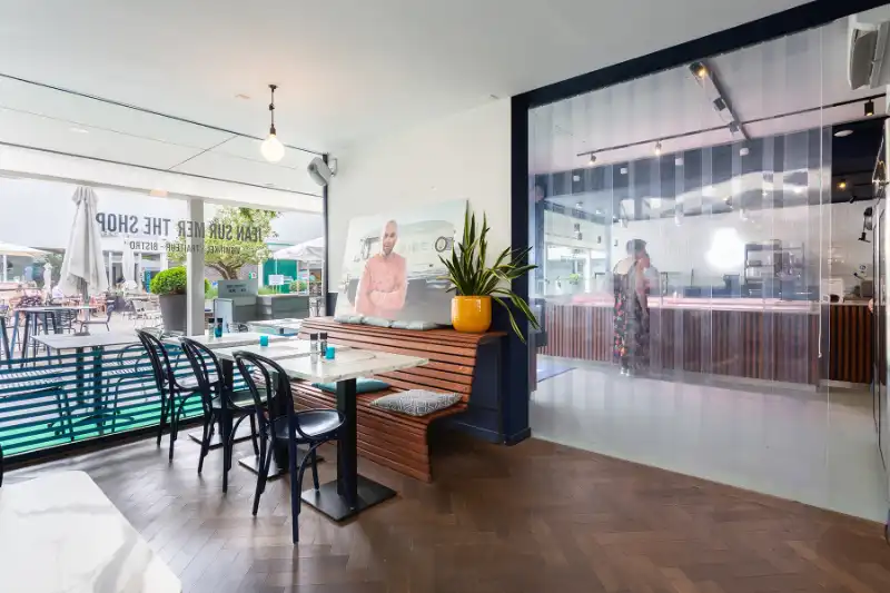 Prachtig handelspand met veel RUIMTE EN ETALAGE, gratis parking! TOPlocatie Patio Donk! foto 12