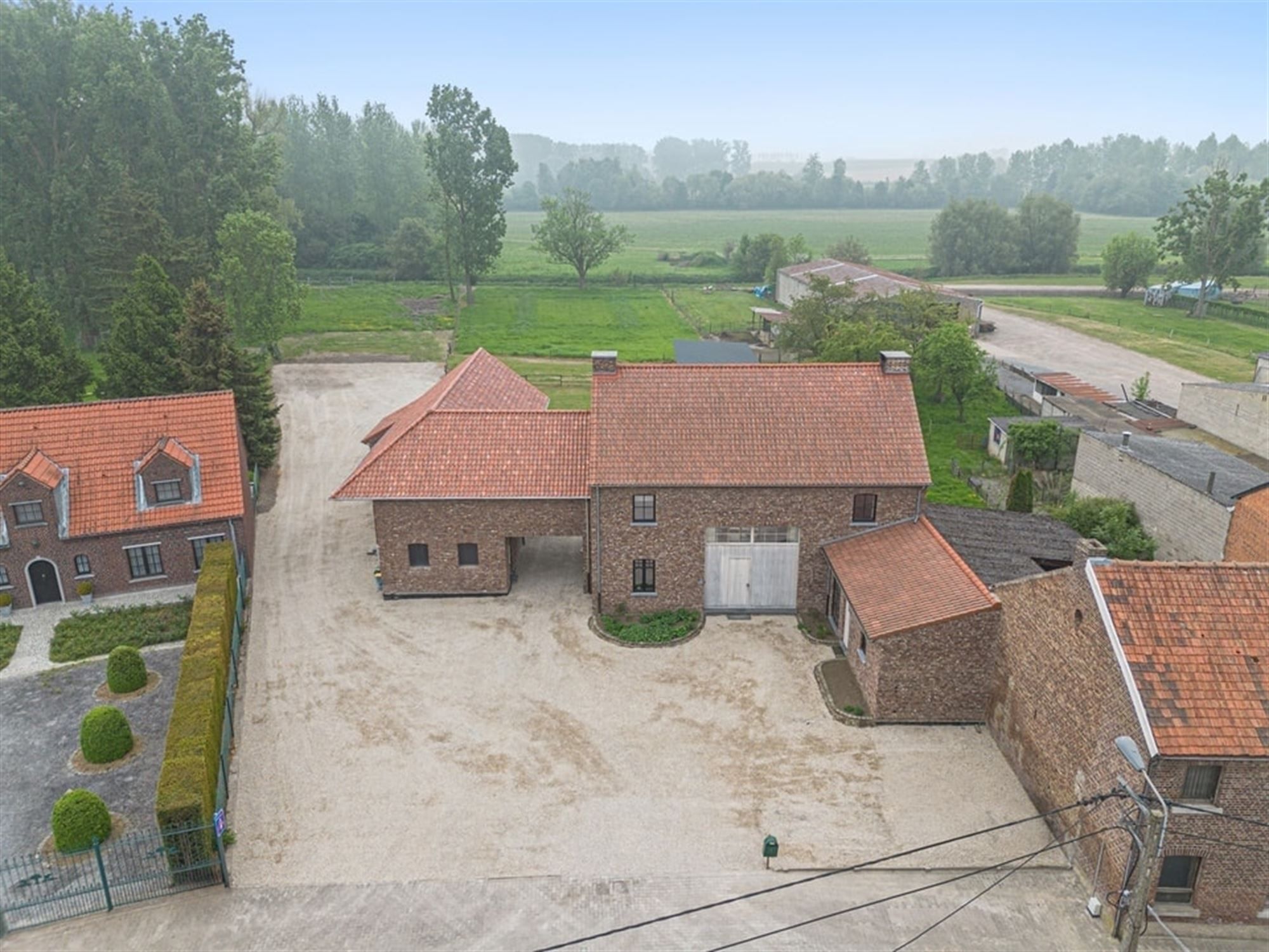 UNIEKE LANDELIJKE GEZINSWONING MET BIJBOUW VAN 320M² OP PRACHTIG PERCEEL  foto 36