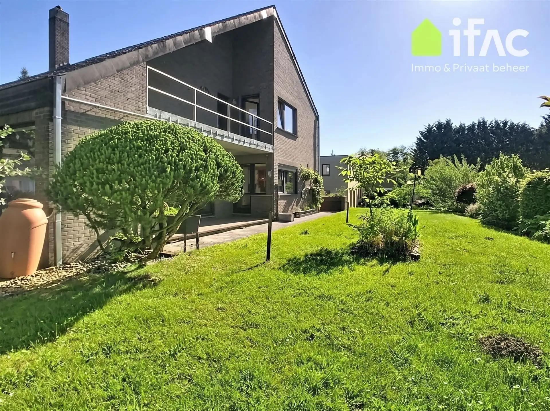 Villa met 3 slpk., bureau en groot perceel foto 28