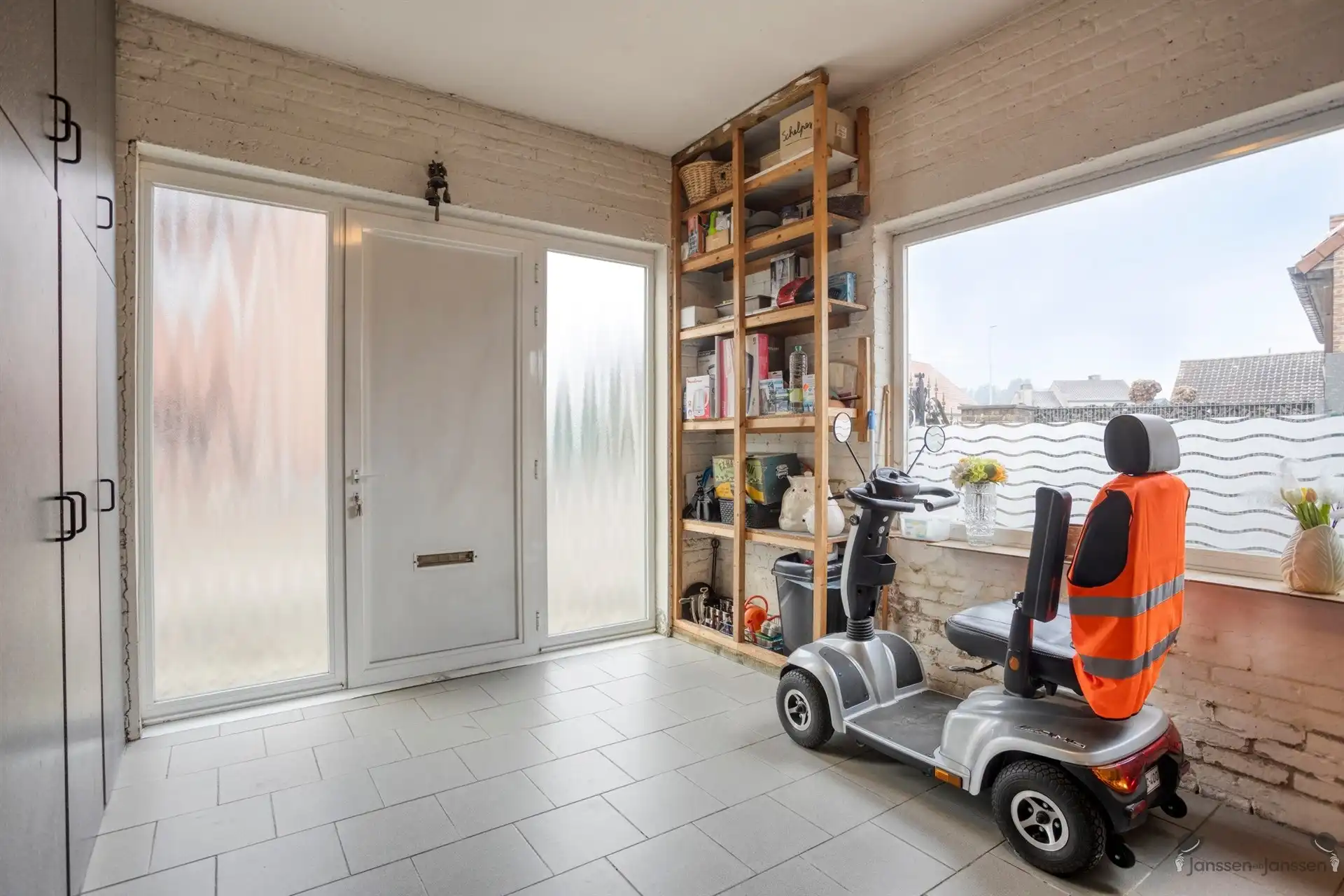 Ruime renovatiewoning met polyvalente bijgebouwen foto 3