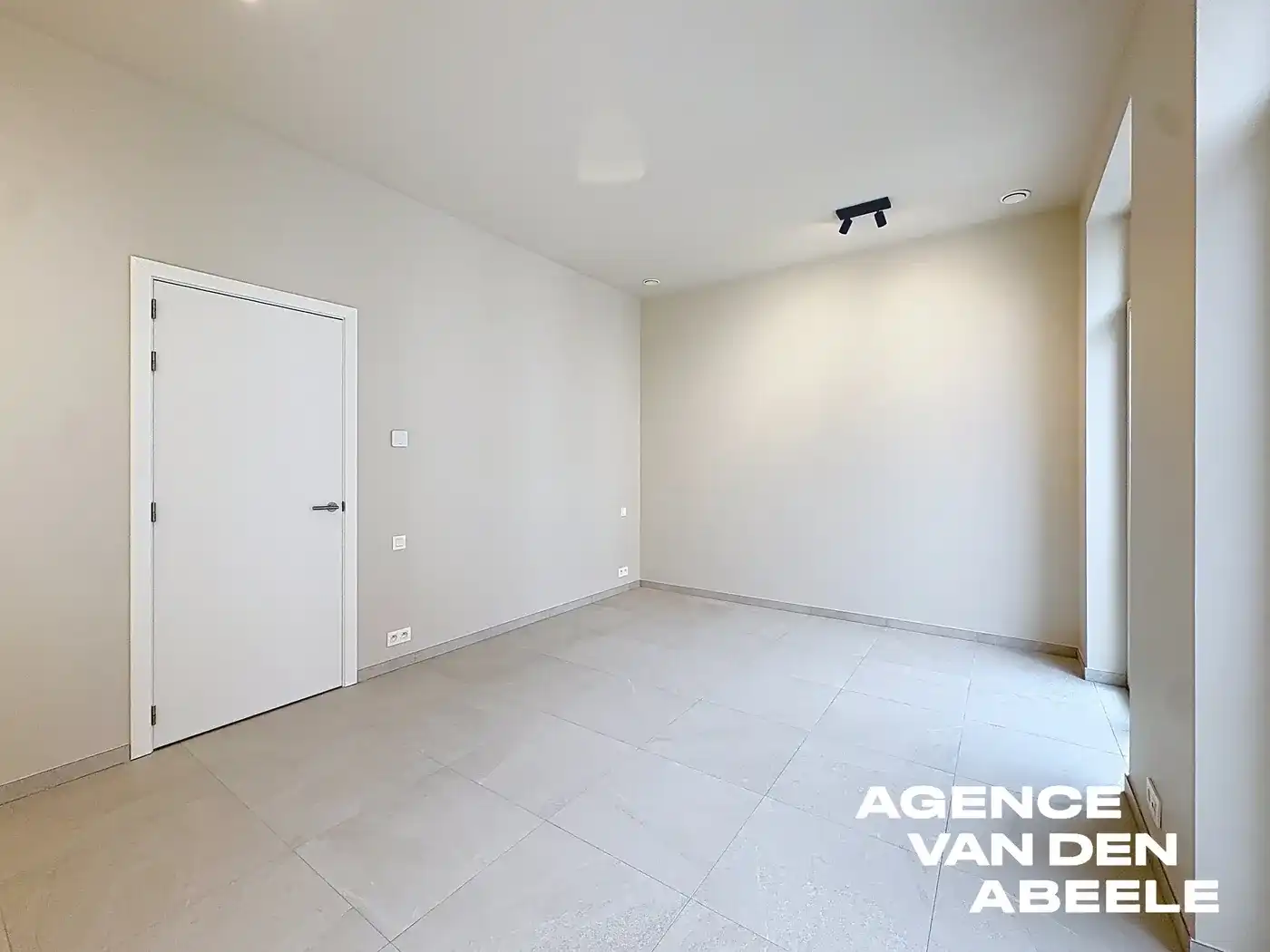 Prachtige nieuwbouwwoning met garage en tuin foto 15