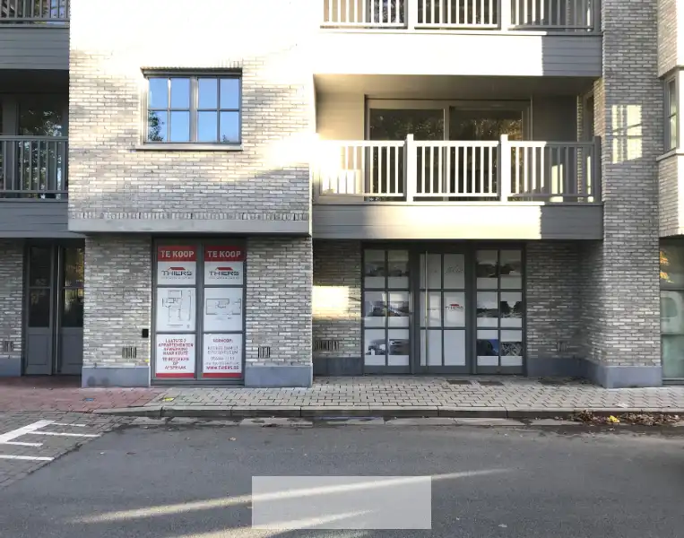 COMMERCIËLE&nbsp;HANDELS-OF KANTOORRUIMTE foto 8
