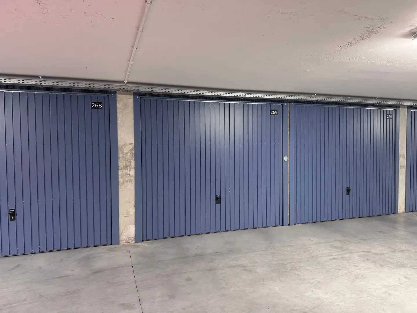 Ruime en zeer gemakkelijk toegankelijke garagebox gelegen in parkingcomplex Yzerpark foto 2