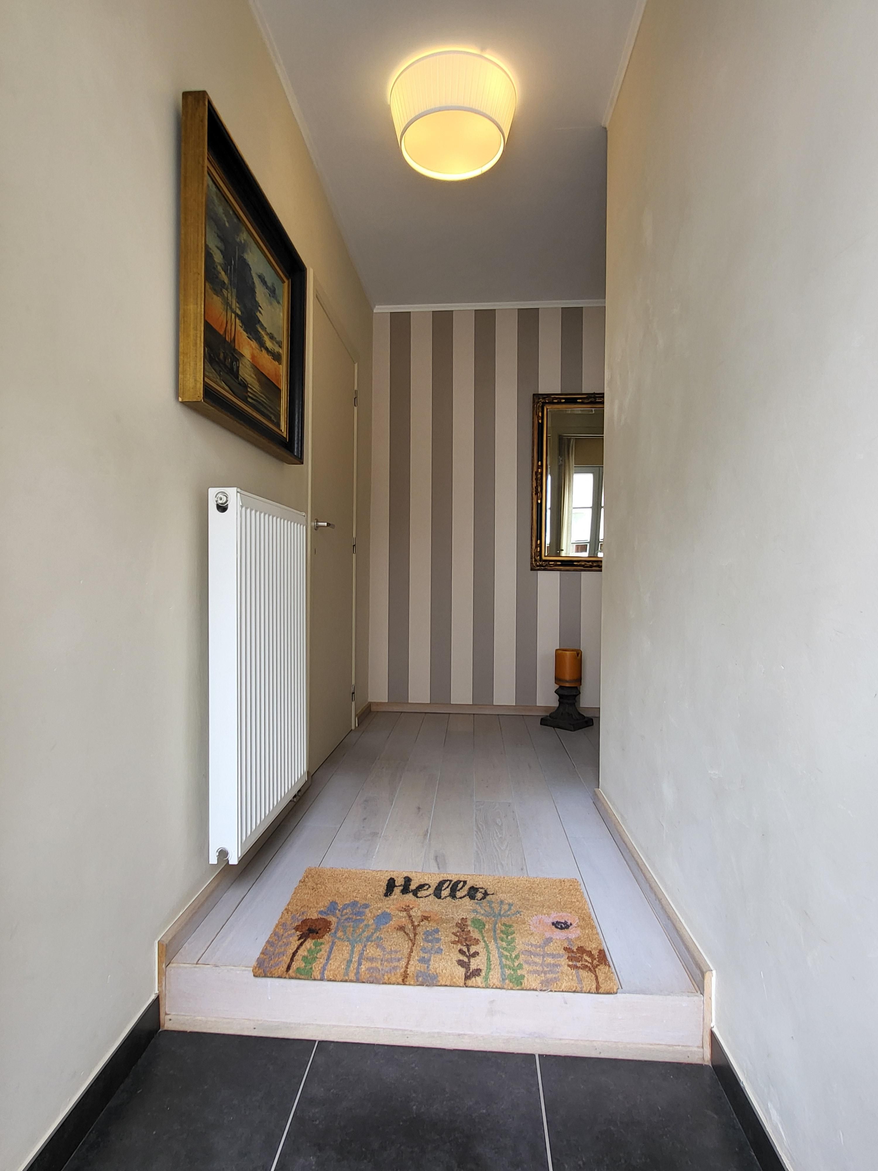Charmante gerenoveerde woning in 2008 op 439m² met mooie aangelegde tuin en garage.  foto 9
