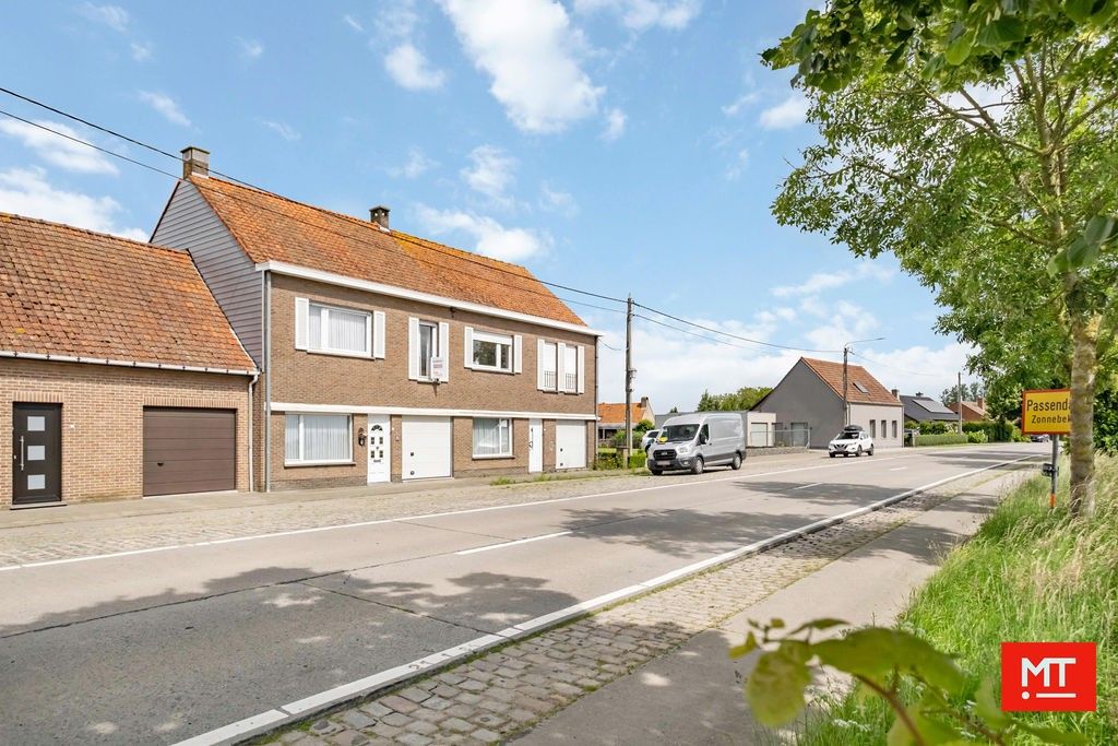 Op te frissen woning met 3 slaapkamers (4 mogelijk), garage en zonnige tuin foto 1