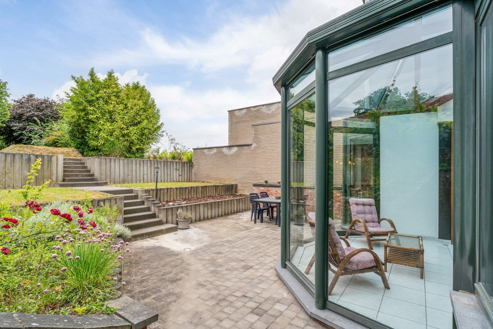 Verzorgde, op te frissen woning met 3 slaapkamers en uitbreidingsmogelijkheden, garage en tuin op 10a, vlak bij het centrum van Hoeselt foto 24