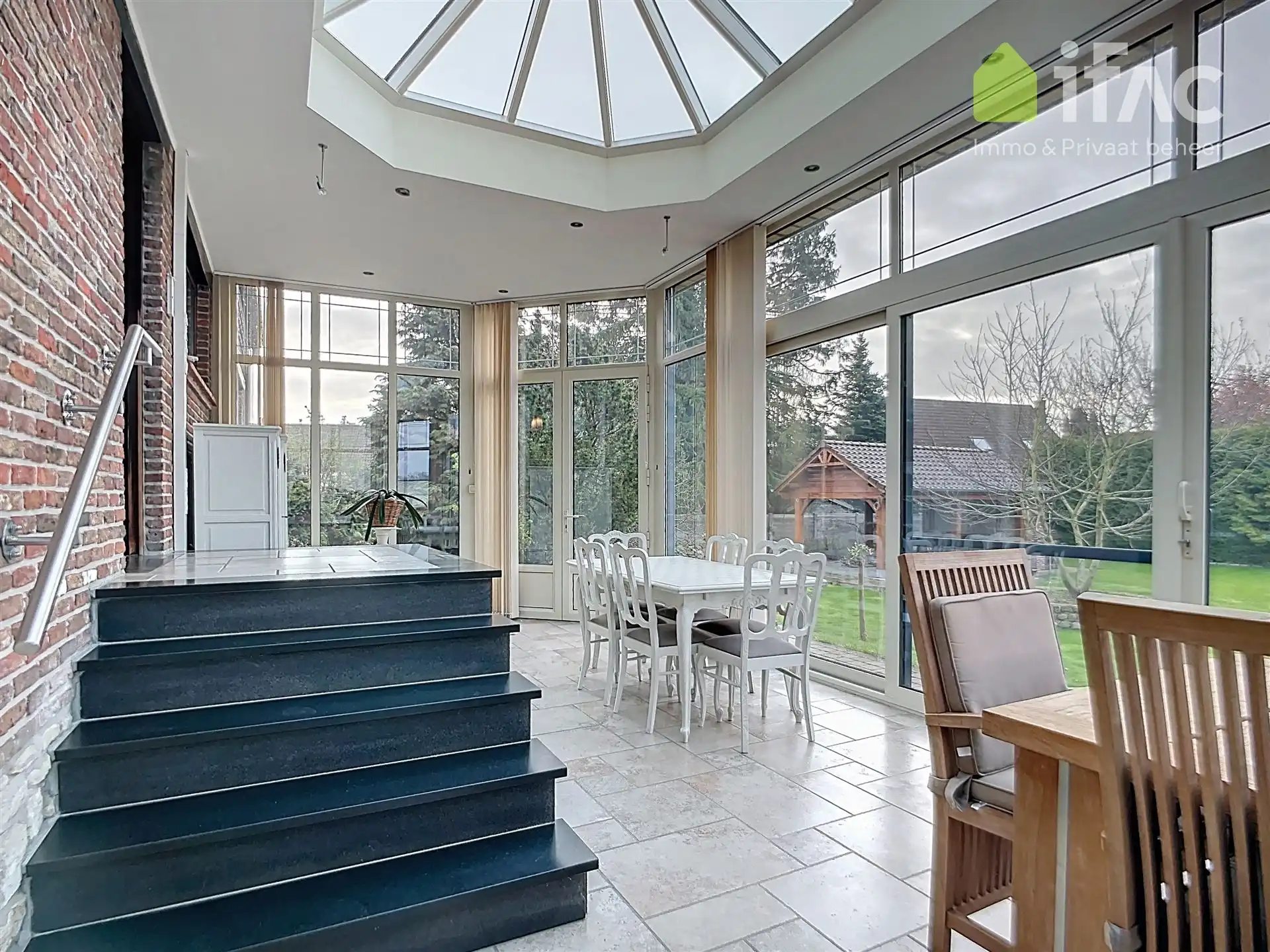 Fantastische woning met 4 slaapkamers en veranda foto 14