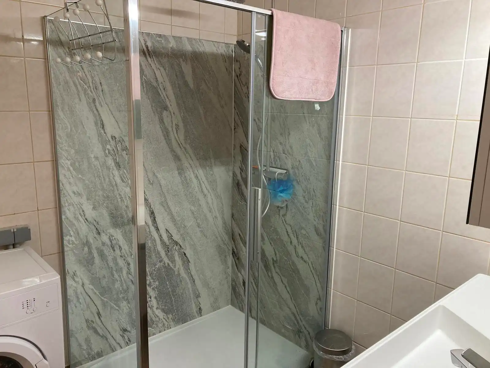 SCHELLEBELLE - Gelijkvloers appartement met tuintje. foto 9