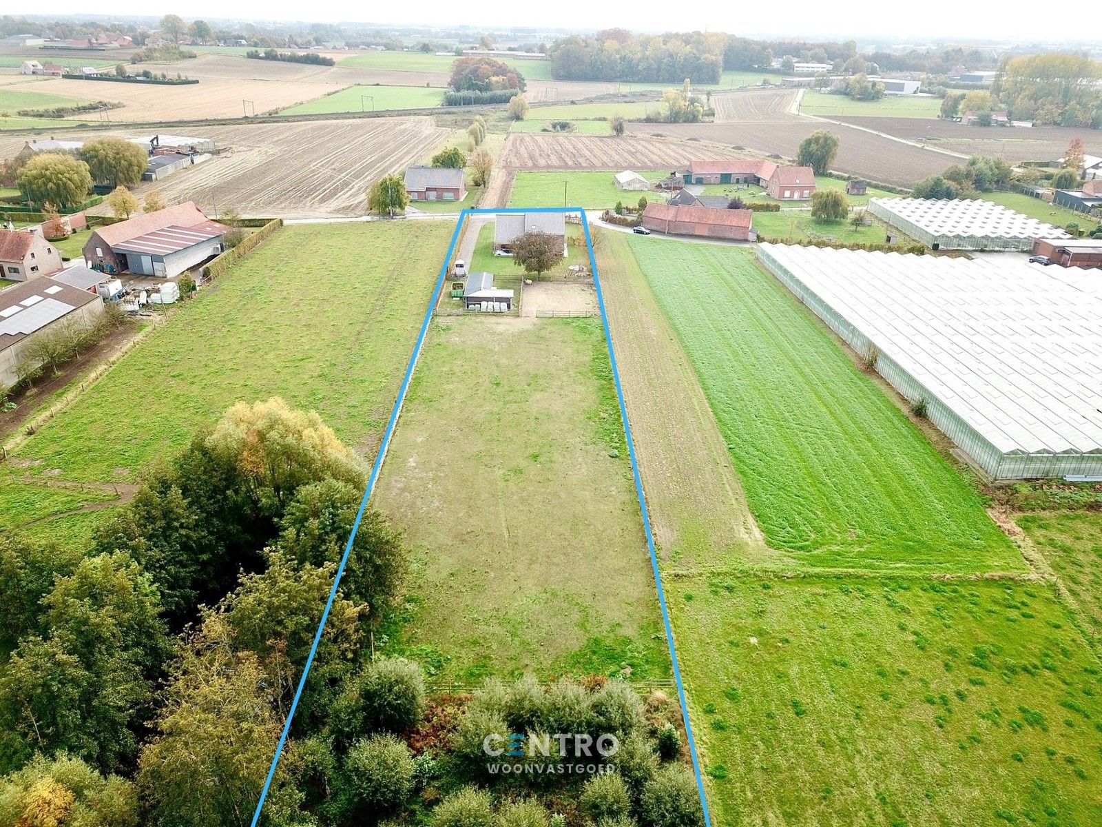 Instapklare, LANDELIJKE WONING met 4 ruime slpkms, 2 badkms, ruime garage, stalling (3 paarden) en gedraineerde buitenpiste te Hooglede (Gits). foto 2