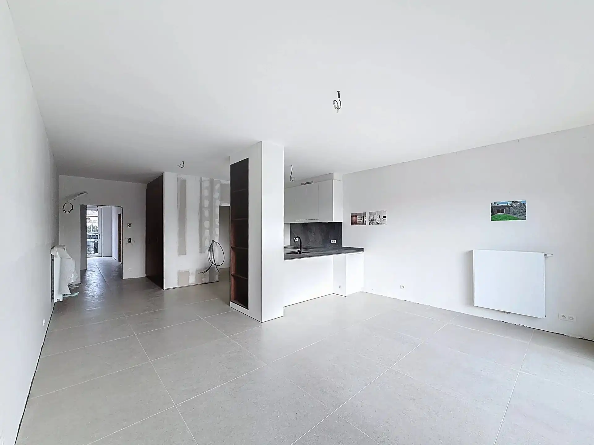 Luxueus en modern afgewerkt gelijkvloers appartement met tuin, 1 slaapkamer en 2 staanplaatsen. foto 2