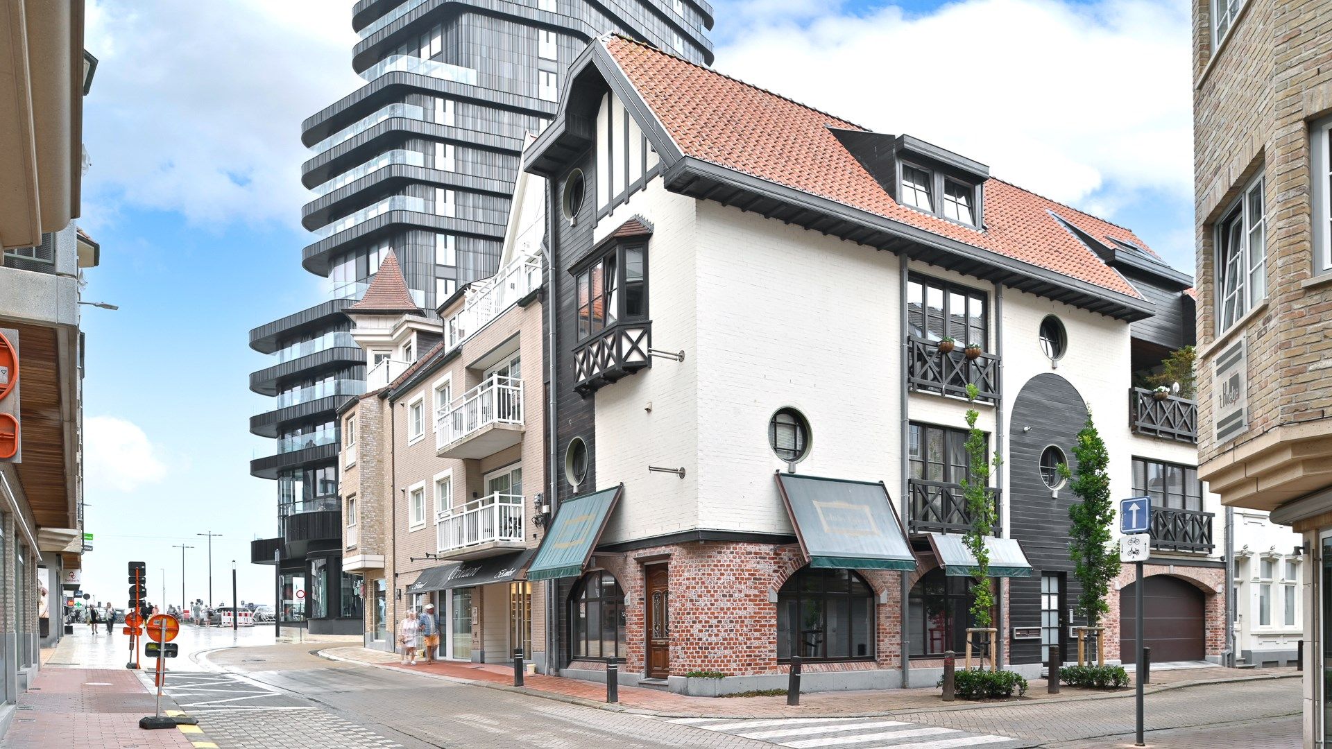 Vernieuwd appartement met terras te Heist-aan-Zee foto {{pictureIndex}}