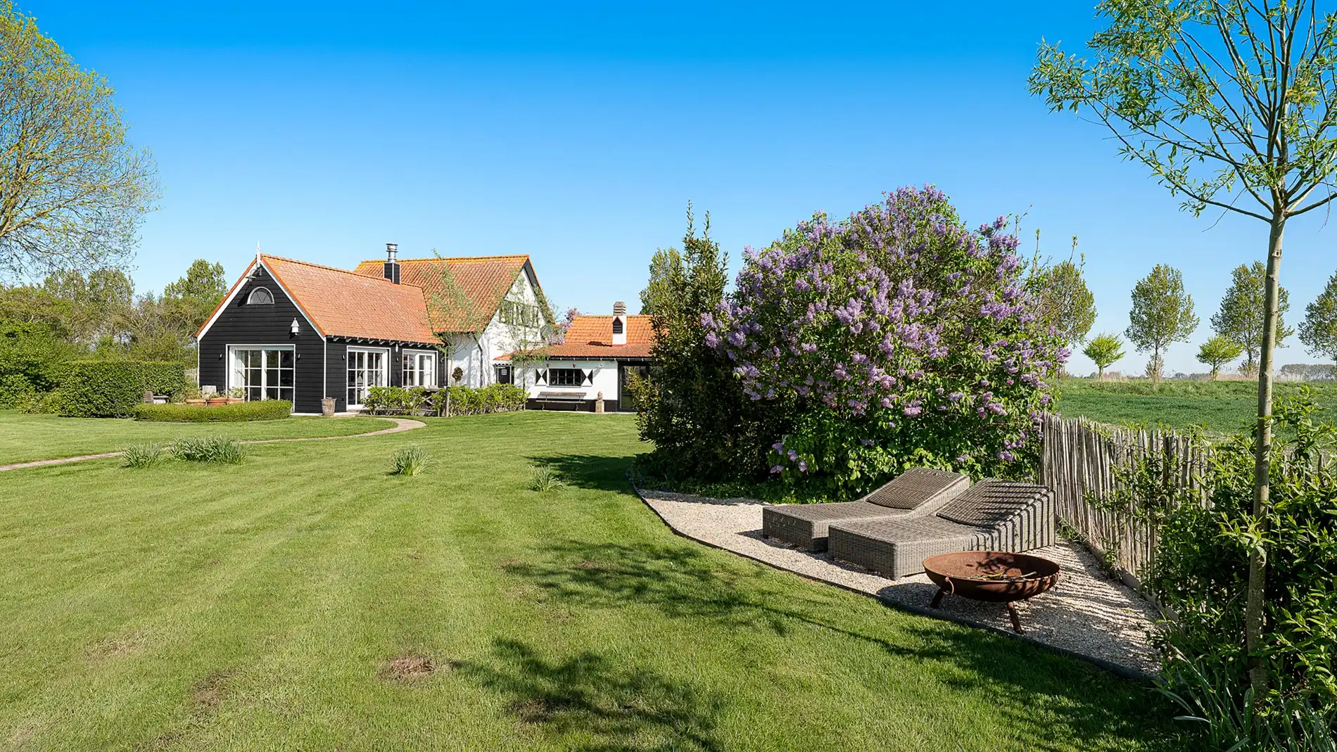 Prachtig gerenoveerd landhuis met open zicht op de velden  foto 3